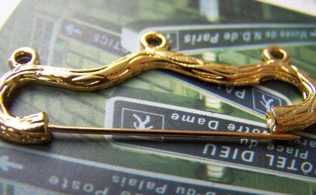 10 pcs Gold Plated Safety Pins Bow Broochs 18x46mm A3049