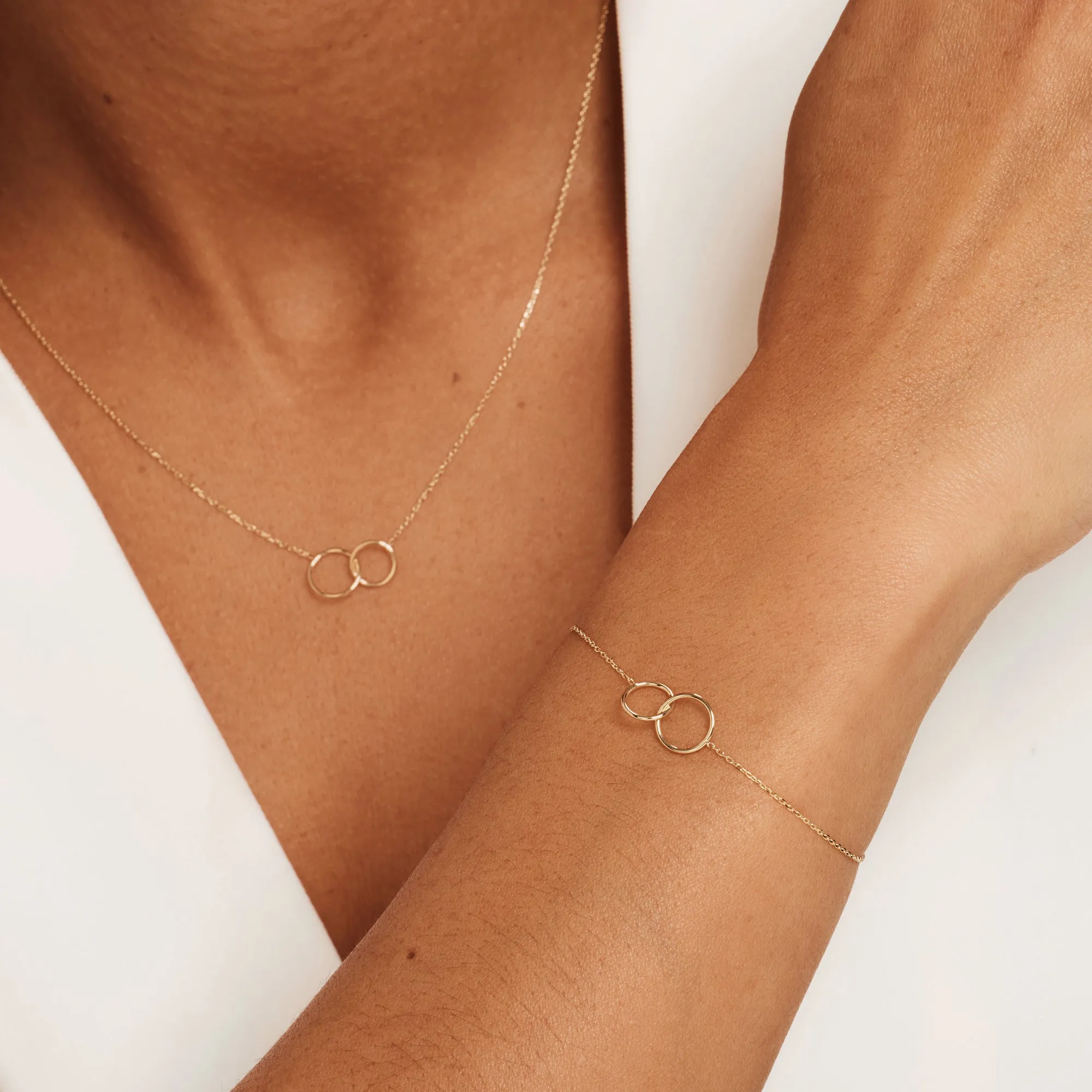 Cadeau d'Isabel 14 karat gold necklace & bracelet gift set with rings