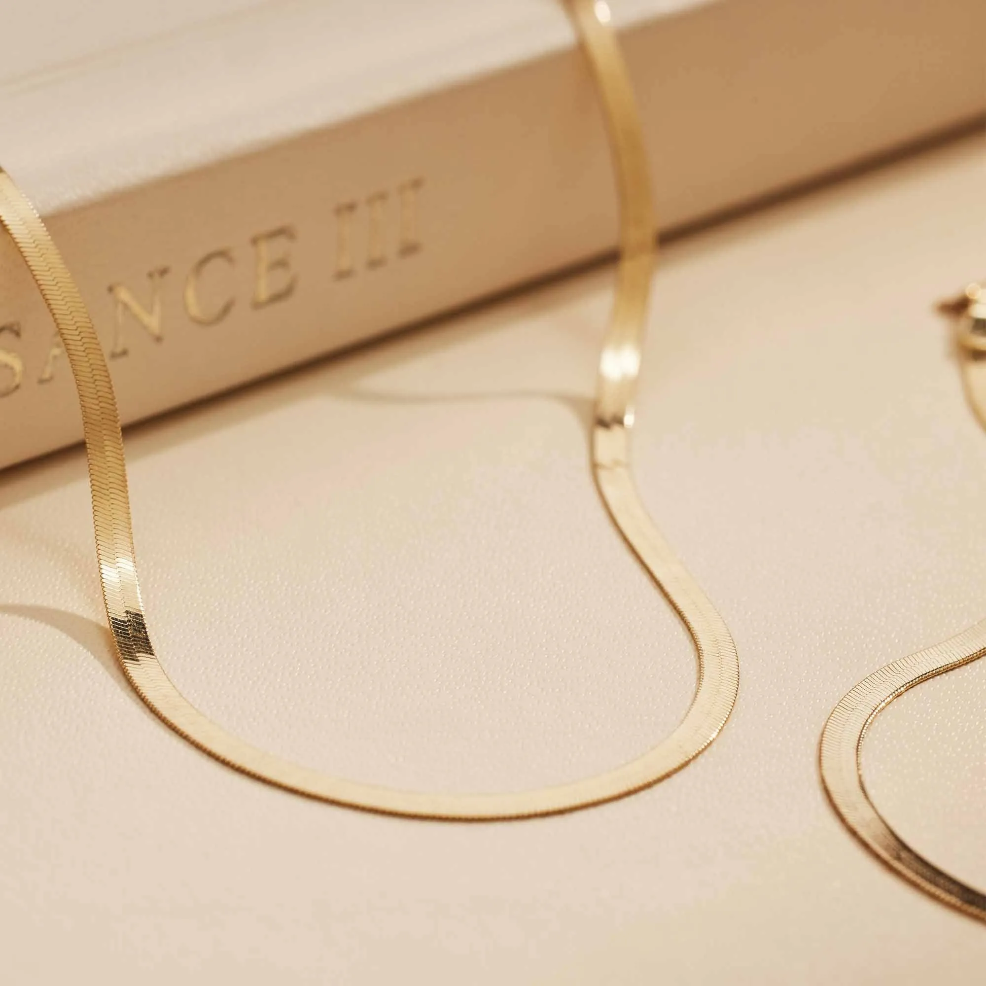 Cadeau d'Isabel 14 karat gold necklace and bracelet gift set