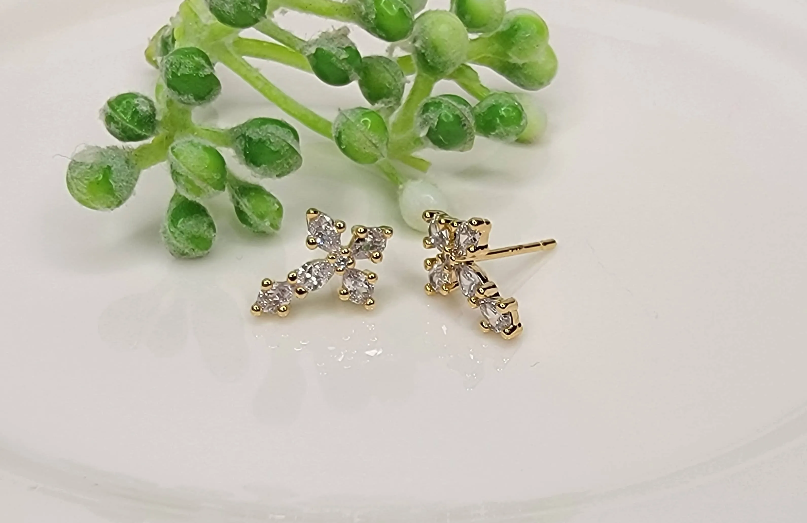 CROSS POST EARRINGS GOLD