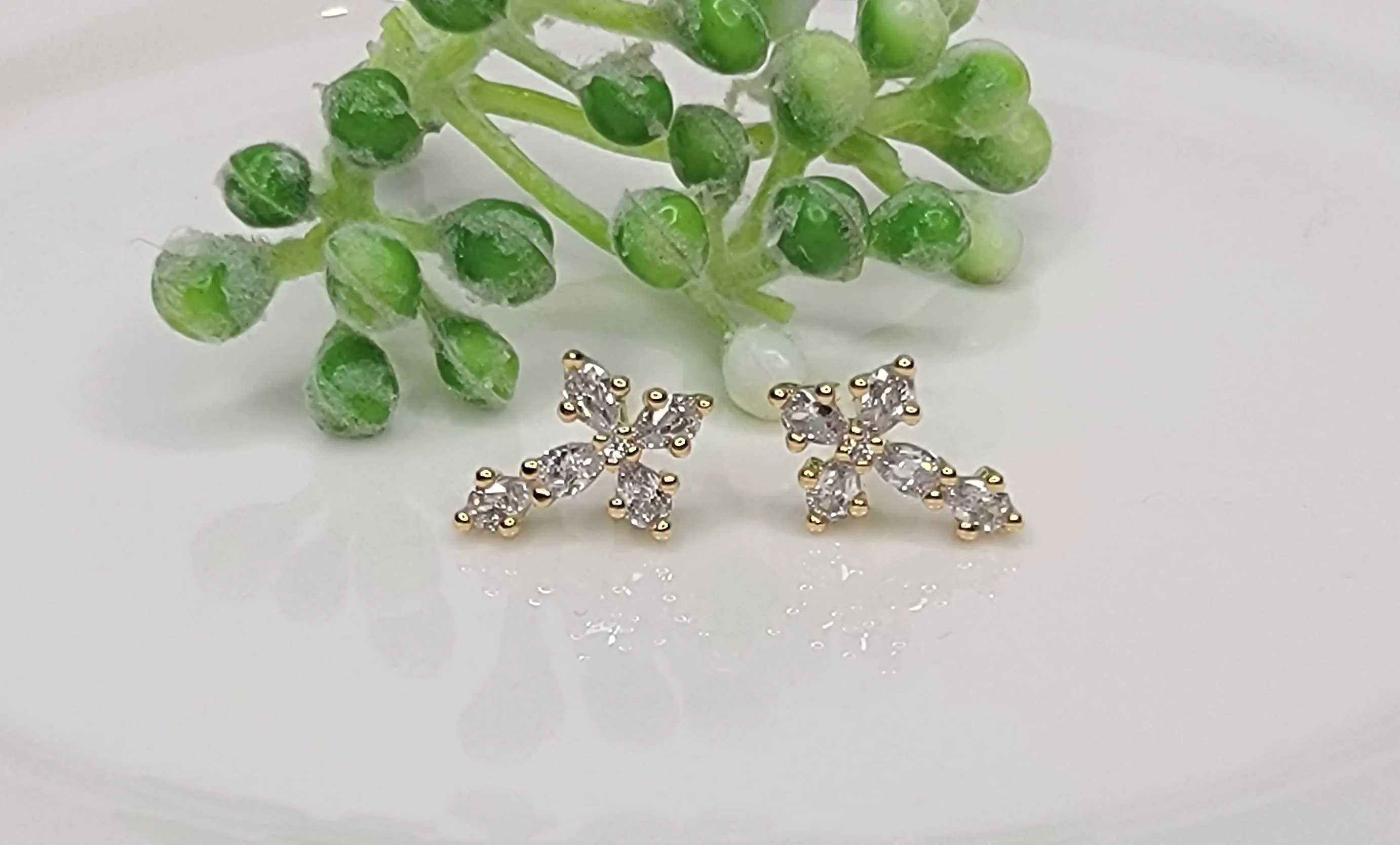 CROSS POST EARRINGS GOLD