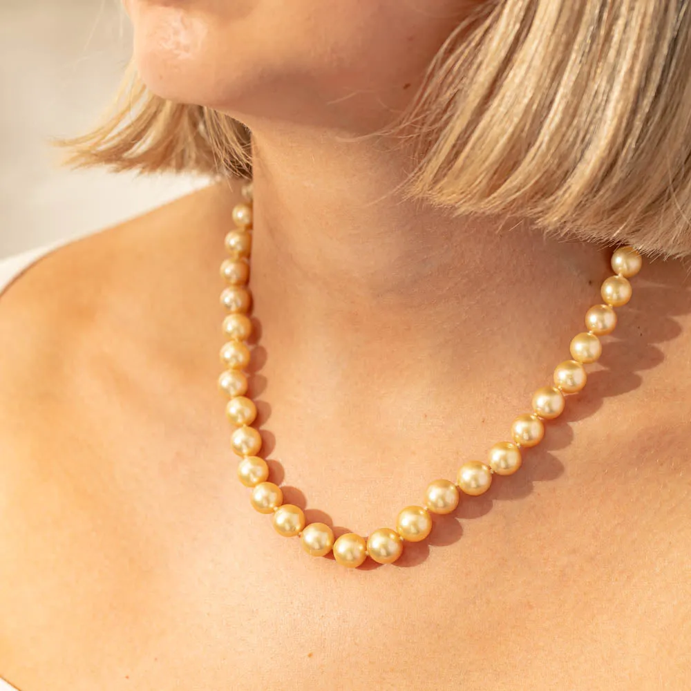 Deja Vu 18ct Yellow Gold South Sea Pearl Strand