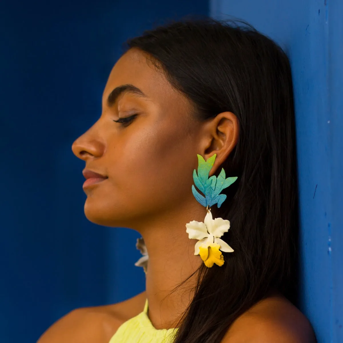 Grand La'akea Orchid Earrings