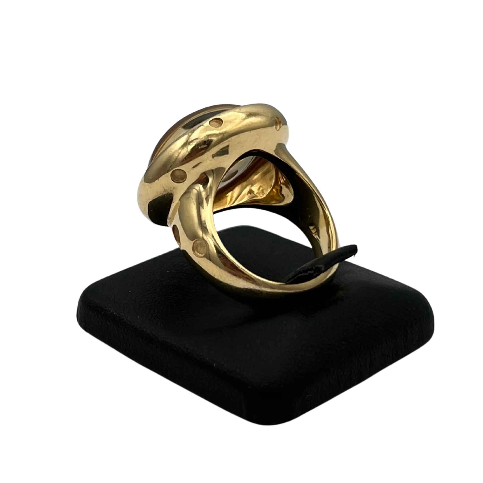 Hand Carved Light yellow Citrine Cabochon in 18k yellow gold