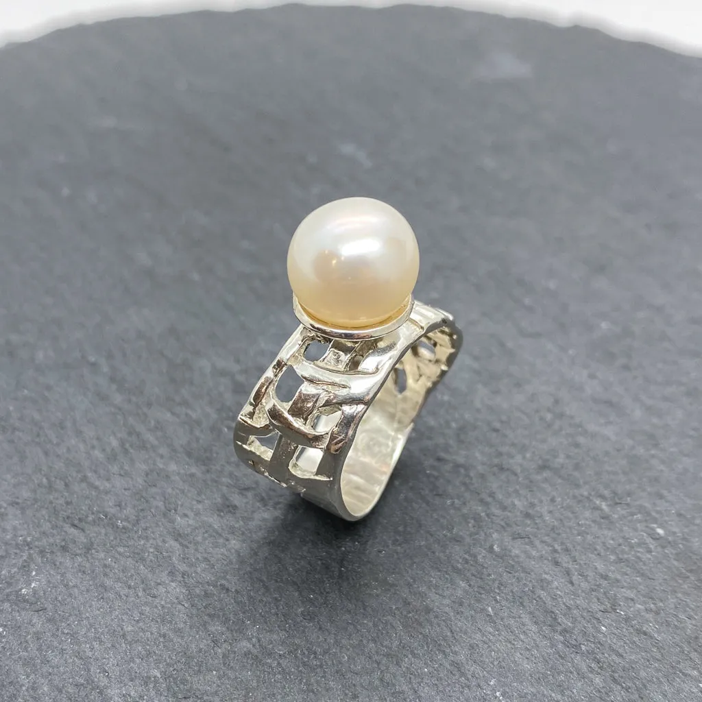 Woven Basket Large Pearl Ring